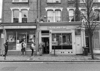 Kisah-kisah Roti: Penjual Keliling Jakarta & Toko Tertua di London