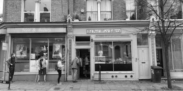 Kisah-kisah Roti: Penjual Keliling Jakarta & Toko Tertua di London